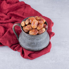 Load image into Gallery viewer, Premium Sukkari Rotab Fresh Soft and Juicy Dates 800g from Saudi Arabia
